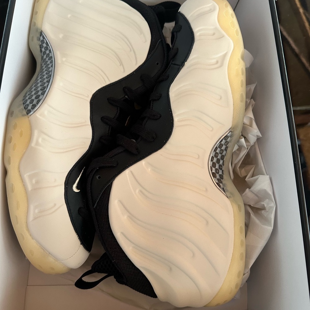 Nike Foamposite Pro Sneakers in black /team gold lt Orewood brown  FD5855 002